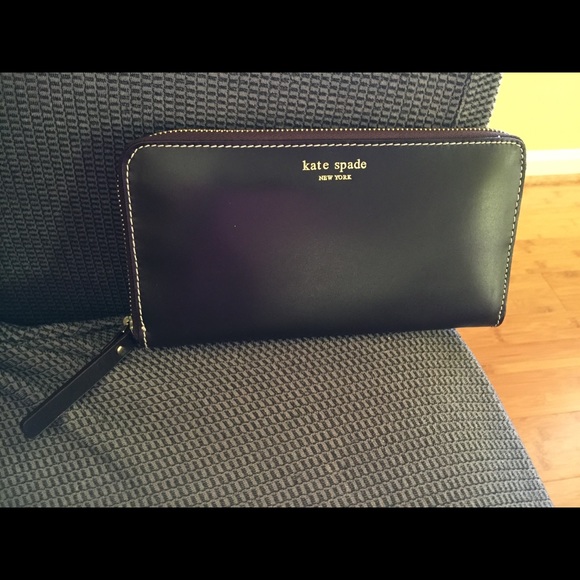 Kate Spade Handbags - Kate Spade Wallet
